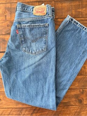 Levi’s Low Pro Straight Distressed Jeans, Women’s Size 29
